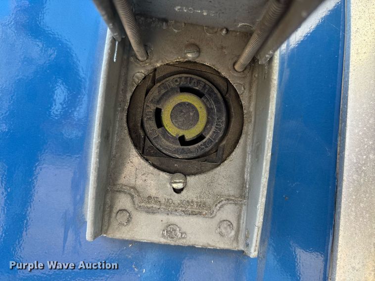 image for item DW7241 2000 Freightliner FL60 semi truck