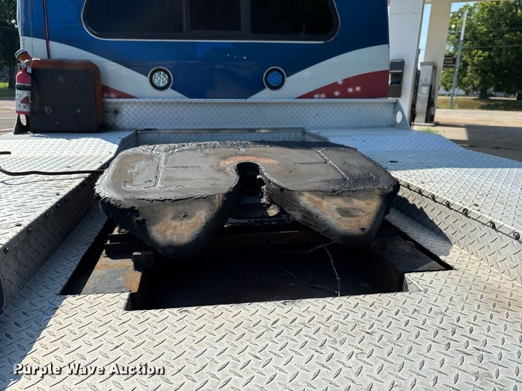 image for item DW7241 2000 Freightliner FL60 semi truck