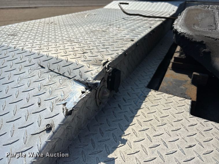 image for item DW7241 2000 Freightliner FL60 semi truck