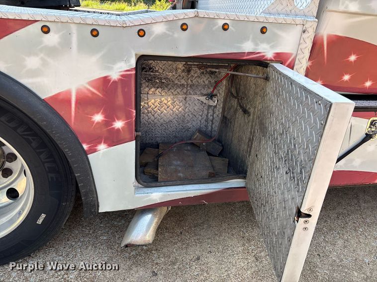 image for item DW7241 2000 Freightliner FL60 semi truck