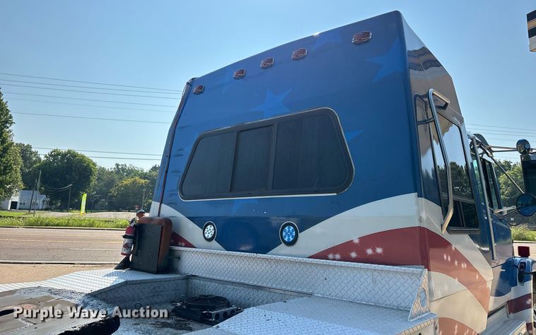 image for item DW7241 2000 Freightliner FL60 semi truck