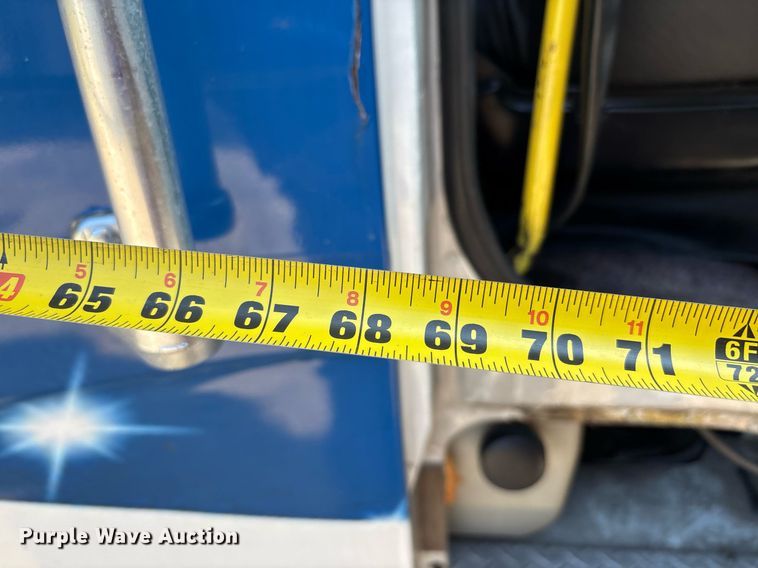 image for item DW7241 2000 Freightliner FL60 semi truck