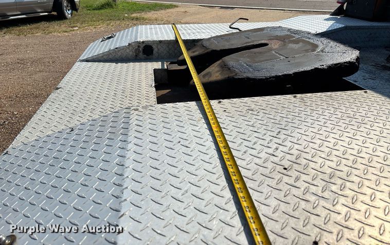 image for item DW7241 2000 Freightliner FL60 semi truck