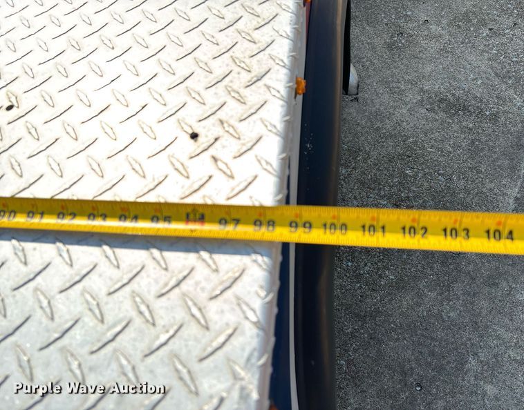 image for item DW7241 2000 Freightliner FL60 semi truck