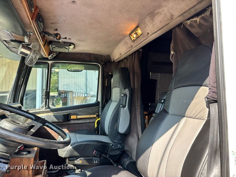 image for item DW7241 2000 Freightliner FL60 semi truck