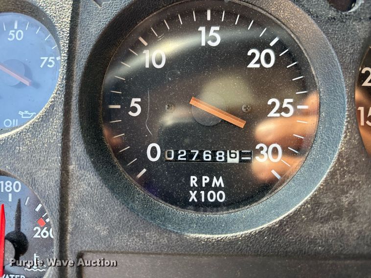 image for item DW7241 2000 Freightliner FL60 semi truck