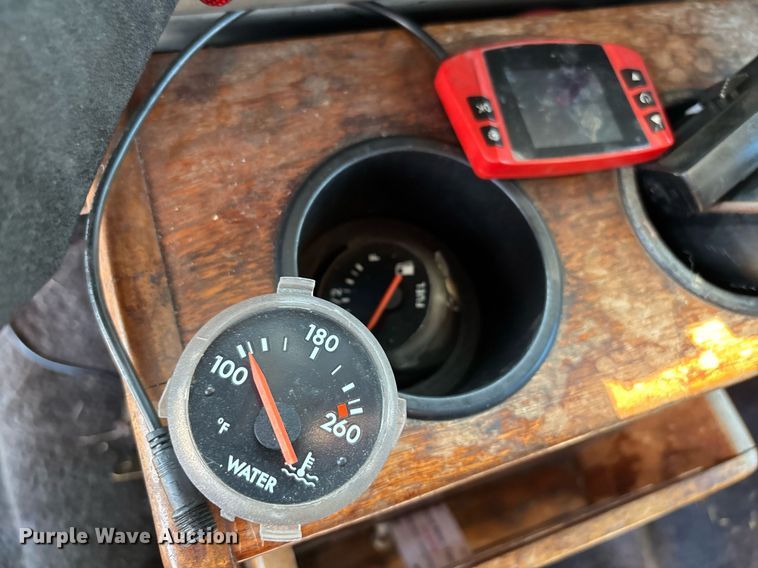 image for item DW7241 2000 Freightliner FL60 semi truck