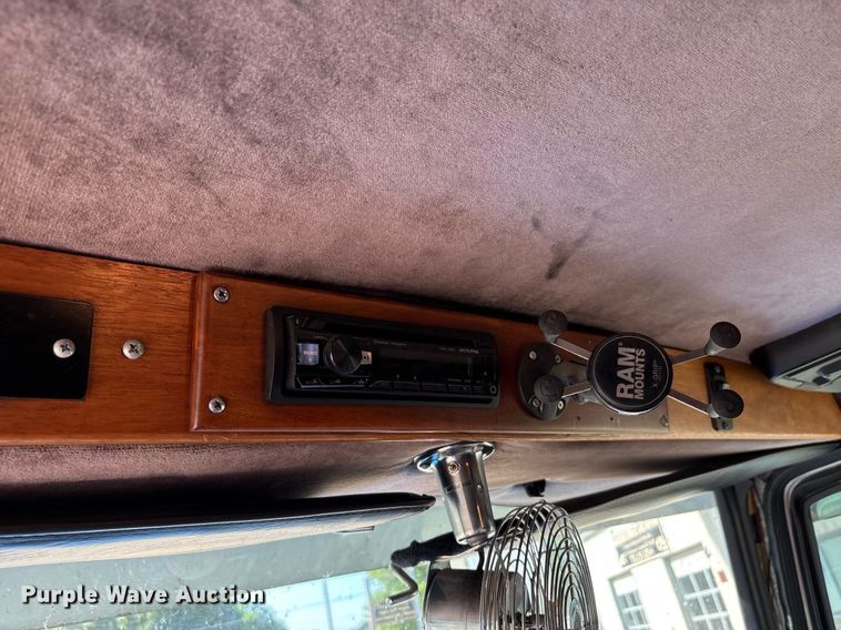 image for item DW7241 2000 Freightliner FL60 semi truck