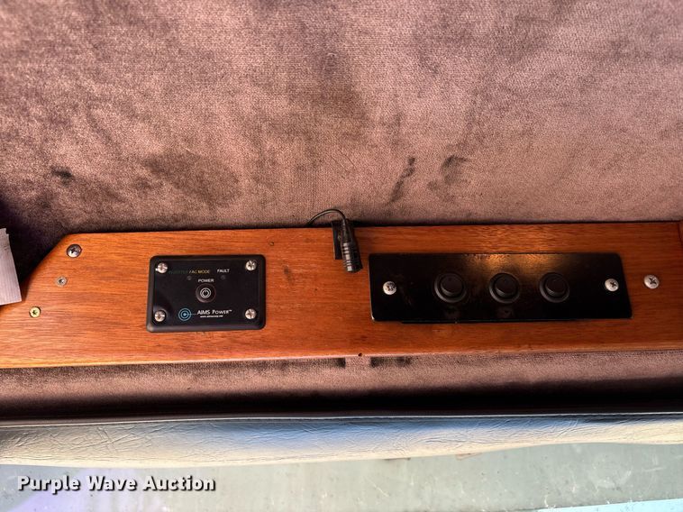 image for item DW7241 2000 Freightliner FL60 semi truck