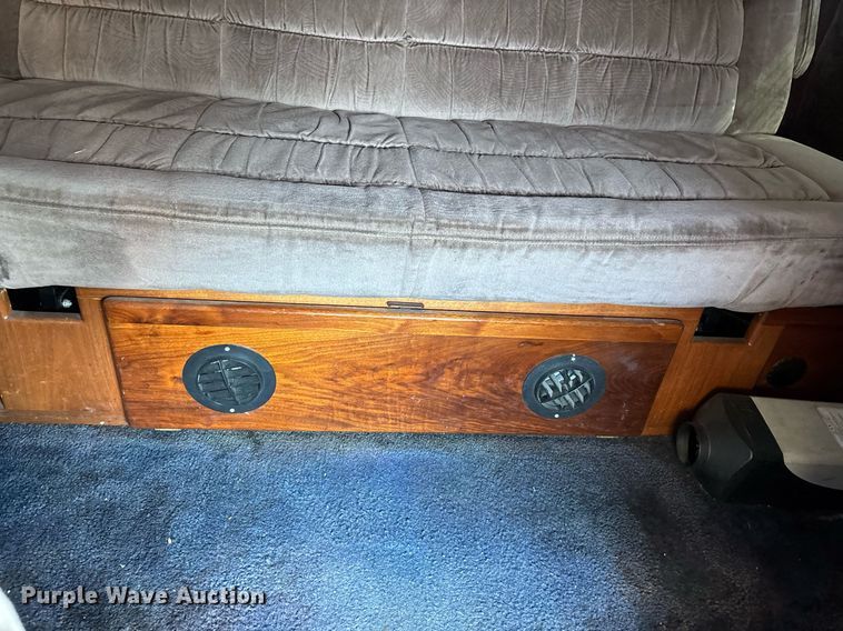 image for item DW7241 2000 Freightliner FL60 semi truck