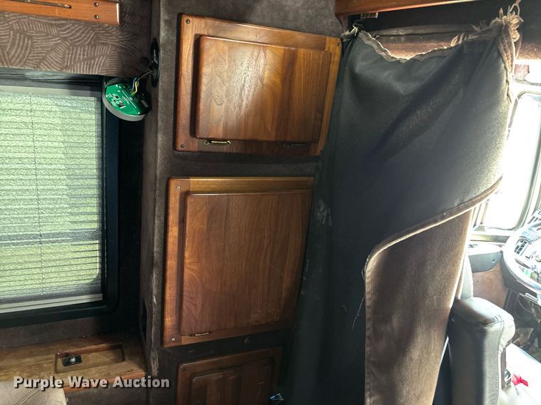 image for item DW7241 2000 Freightliner FL60 semi truck