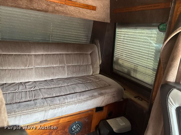 image for item DW7241 2000 Freightliner FL60 semi truck