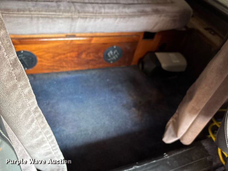 image for item DW7241 2000 Freightliner FL60 semi truck