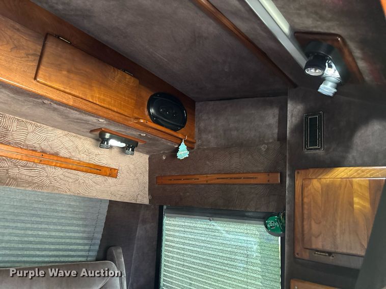 image for item DW7241 2000 Freightliner FL60 semi truck