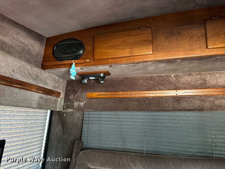 image for item DW7241 2000 Freightliner FL60 semi truck