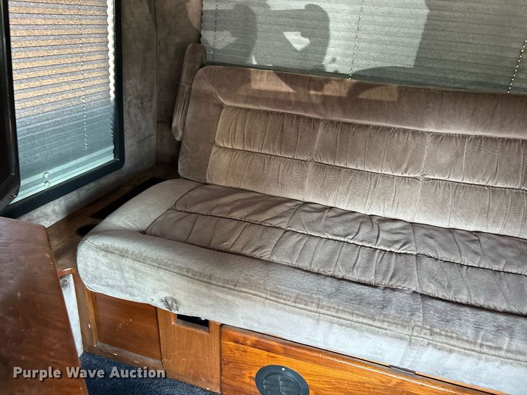 image for item DW7241 2000 Freightliner FL60 semi truck