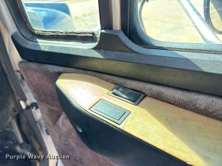 image for item DW7241 2000 Freightliner FL60 semi truck