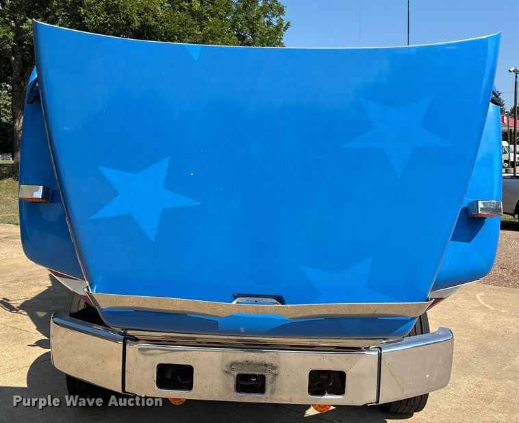 image for item DW7241 2000 Freightliner FL60 semi truck