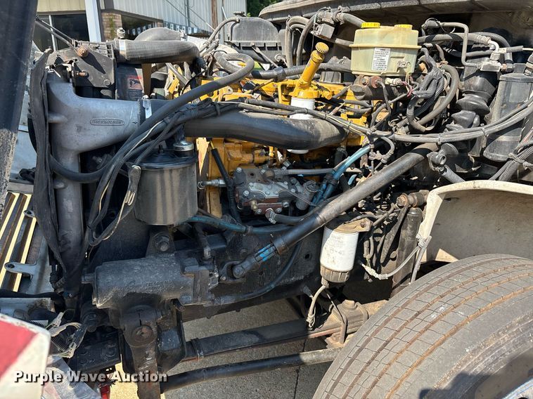 image for item DW7241 2000 Freightliner FL60 semi truck