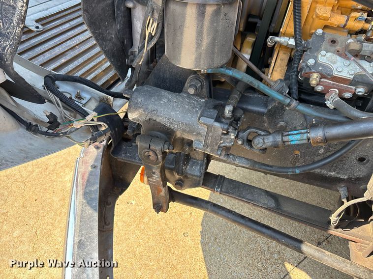 image for item DW7241 2000 Freightliner FL60 semi truck