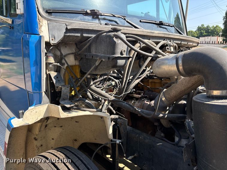 image for item DW7241 2000 Freightliner FL60 semi truck