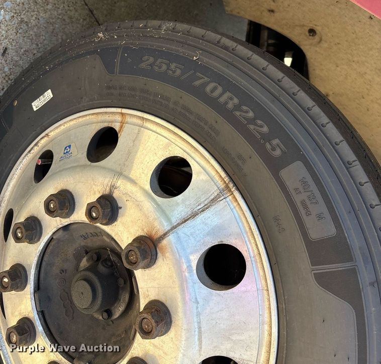 image for item DW7241 2000 Freightliner FL60 semi truck