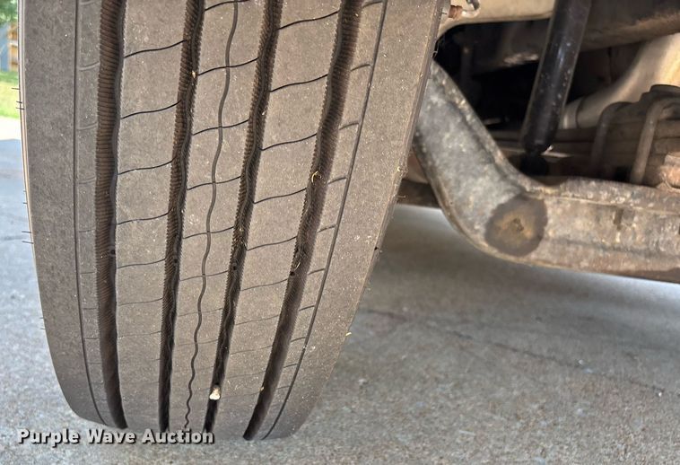 image for item DW7241 2000 Freightliner FL60 semi truck