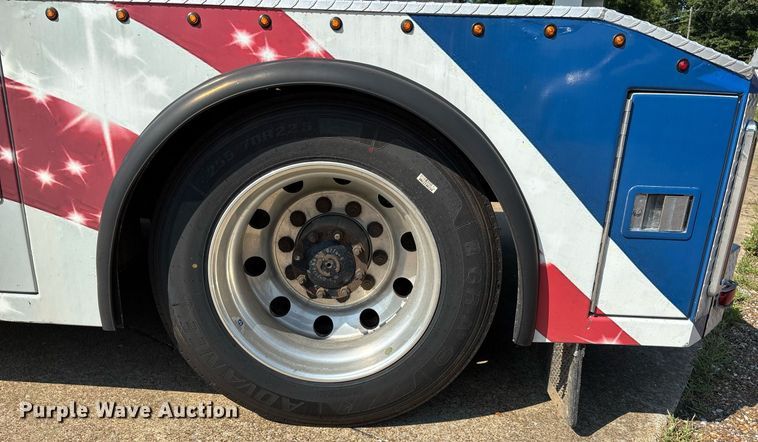 image for item DW7241 2000 Freightliner FL60 semi truck