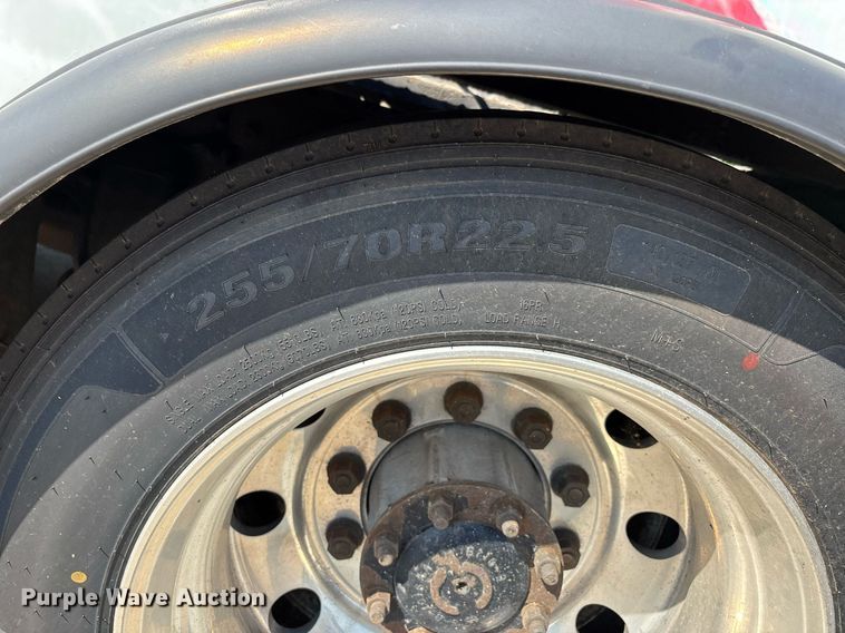 image for item DW7241 2000 Freightliner FL60 semi truck