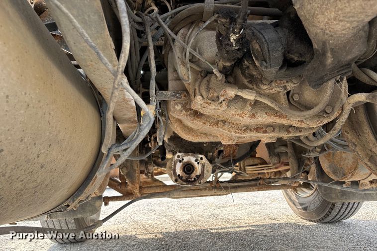 image for item DW7248 1985 Mack RW613 truck cab and chassis