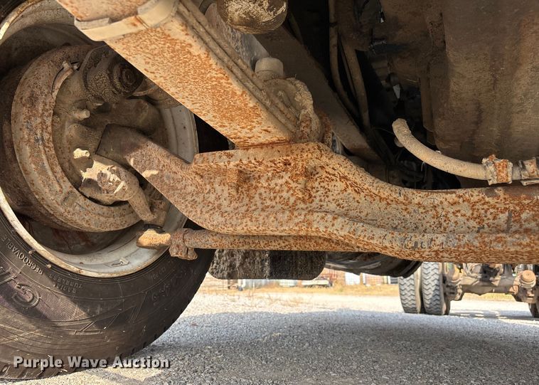 image for item DW7248 1985 Mack RW613 truck cab and chassis