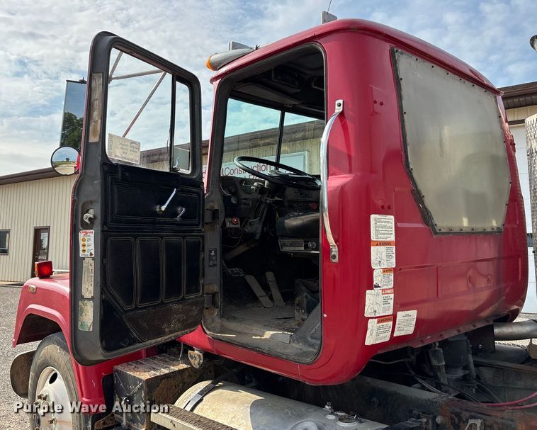 image for item DW7248 1985 Mack RW613 truck cab and chassis