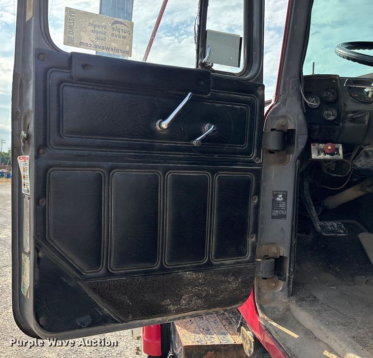 image for item DW7248 1985 Mack RW613 truck cab and chassis