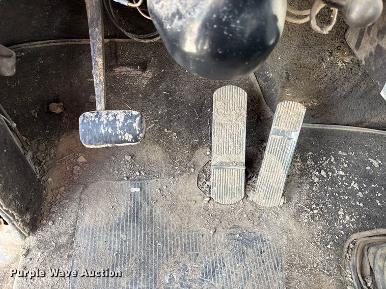 image for item DW7248 1985 Mack RW613 truck cab and chassis