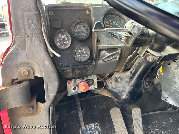 image for item DW7248 1985 Mack RW613 truck cab and chassis