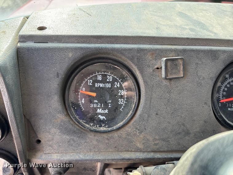 image for item DW7248 1985 Mack RW613 truck cab and chassis