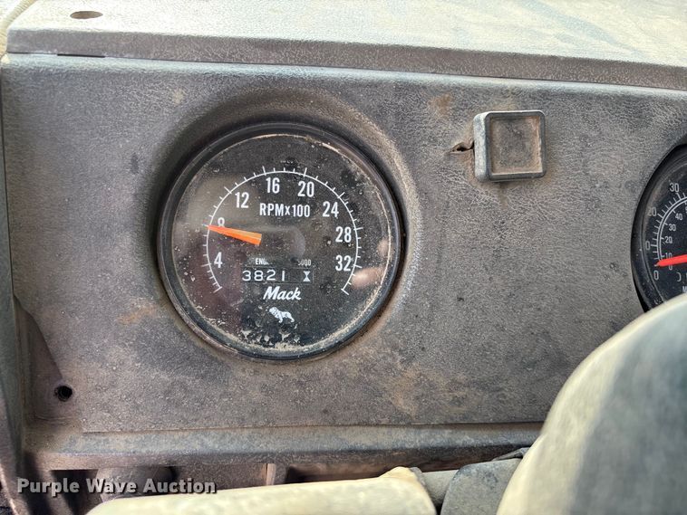 image for item DW7248 1985 Mack RW613 truck cab and chassis