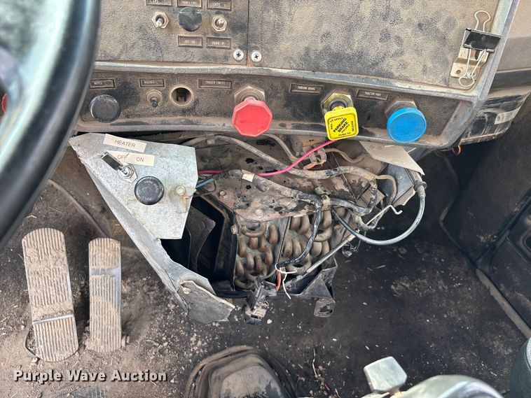 image for item DW7248 1985 Mack RW613 truck cab and chassis