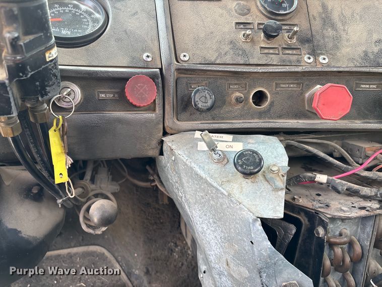 image for item DW7248 1985 Mack RW613 truck cab and chassis