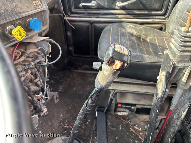 image for item DW7248 1985 Mack RW613 truck cab and chassis