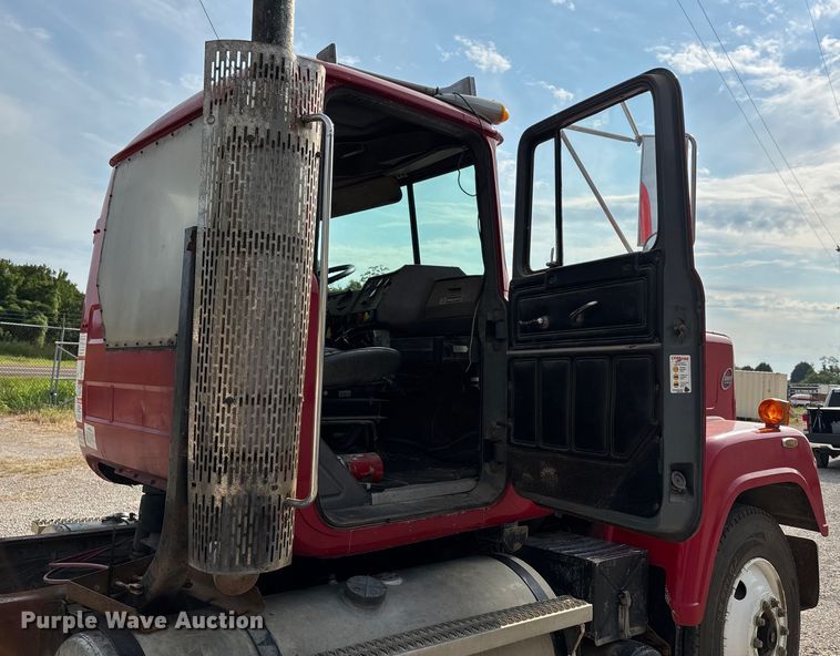 image for item DW7248 1985 Mack RW613 truck cab and chassis