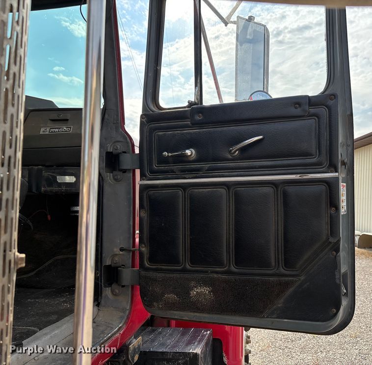 image for item DW7248 1985 Mack RW613 truck cab and chassis