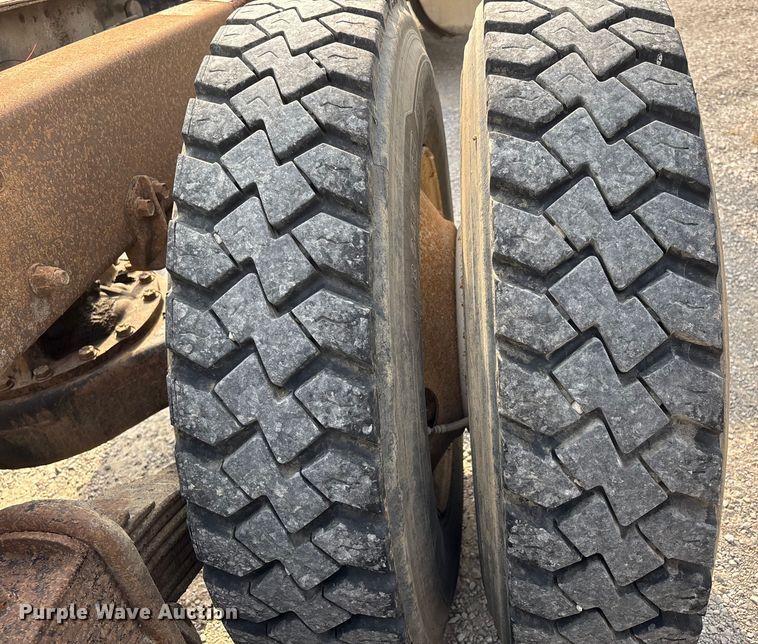 image for item DW7248 1985 Mack RW613 truck cab and chassis