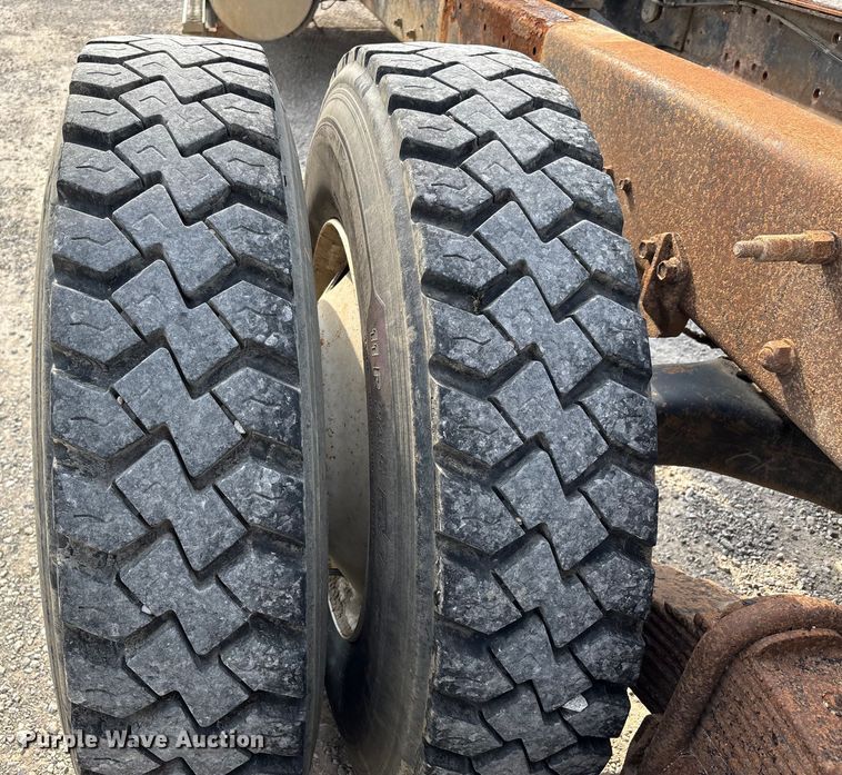 image for item DW7248 1985 Mack RW613 truck cab and chassis