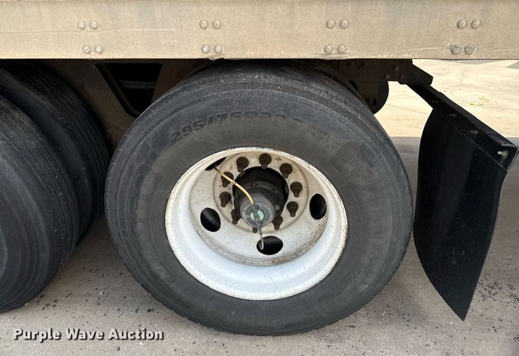 image for item DX5570 2014 Vanguard VXP dry van trailer