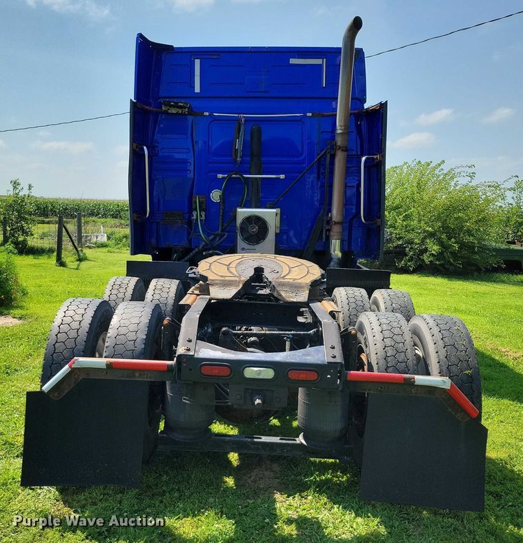 image for item DX7252 2012 Volvo VNL semi truck