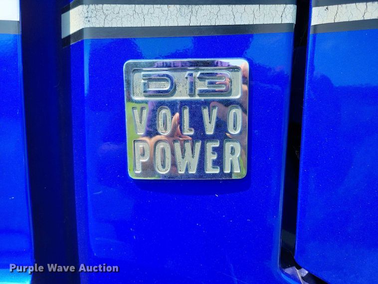 image for item DX7252 2012 Volvo VNL semi truck