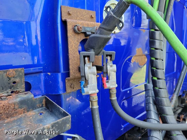 image for item DX7252 2012 Volvo VNL semi truck