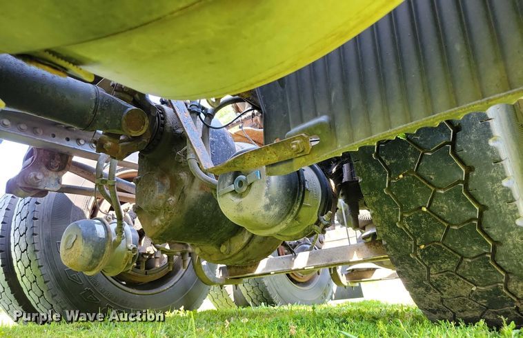 image for item DX7252 2012 Volvo VNL semi truck