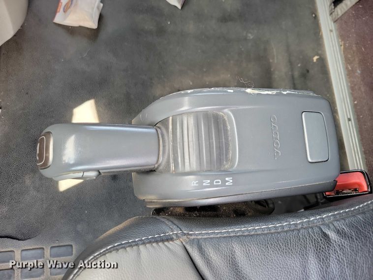 image for item DX7252 2012 Volvo VNL semi truck